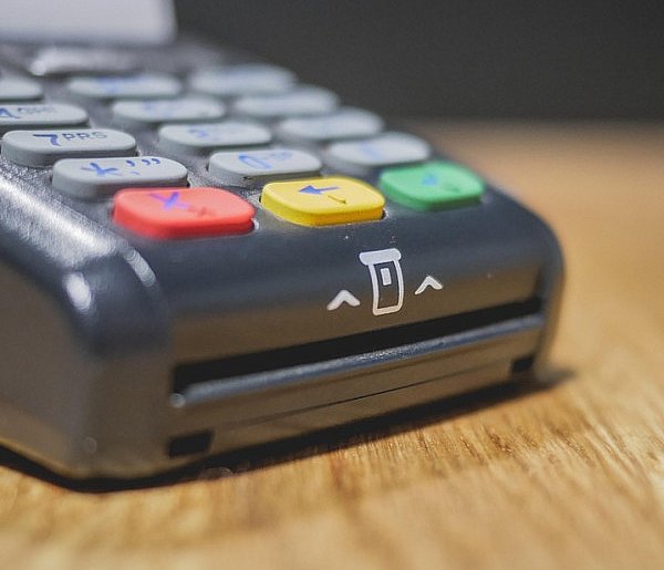 Zakaz sprzedaży i większy nadzór. Tych produktów nie kupią już nieletni-9203