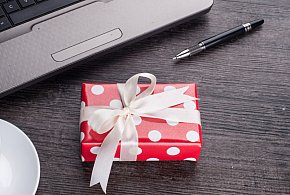 Świąteczna paczka może stać się problemem. Skarbówka patrzy z ukrycia-9993