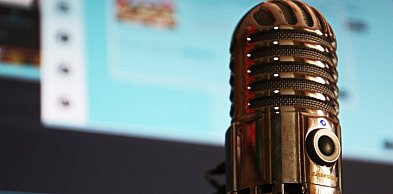 Jak budować markę eksperta? Rola podcastów wideo w promocji biznesu