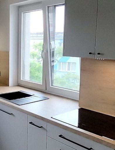 Perfekcja w detalu: Jak meble na wymiar zmieniają funkcjonalność kuchni i łazienki-9972