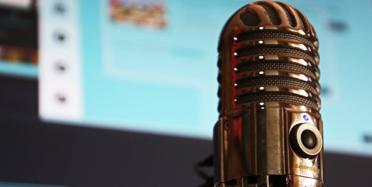 Jak budować markę eksperta? Rola podcastów wideo w promocji biznesu